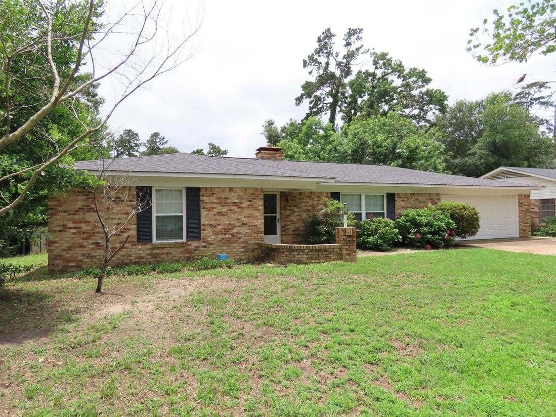 Primary Photo - Cozy 3 Bedroom 2 Bathroom In Tyler!!