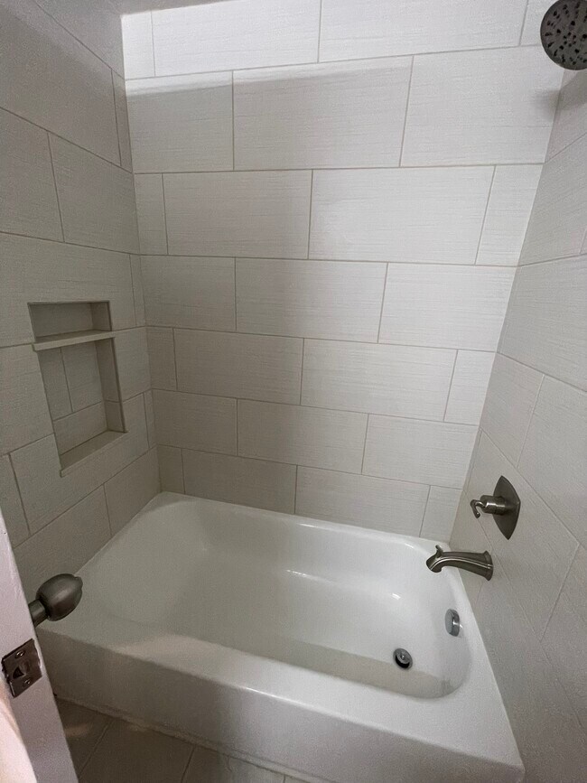 Foto del edificio - 1272 Woodgate Ave