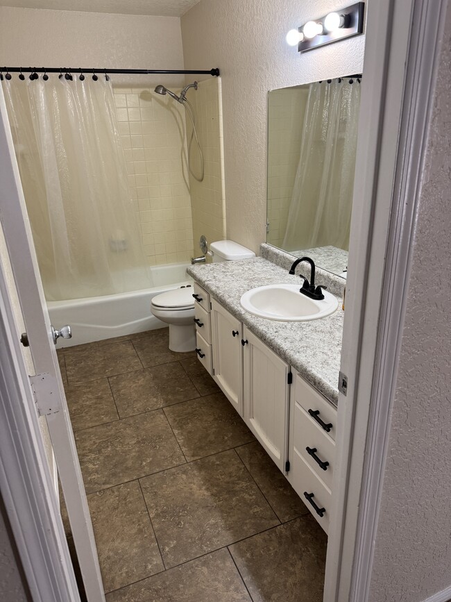Foto del edificio - 4612 E Camino St