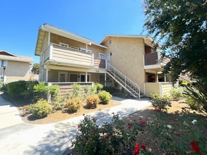 Building Photo - 3719 Oak Creek Dr