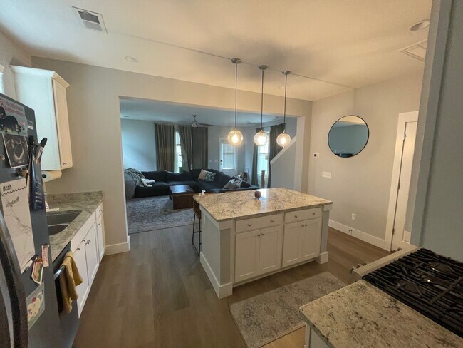 Foto del edificio - 571 Cross Park Ln