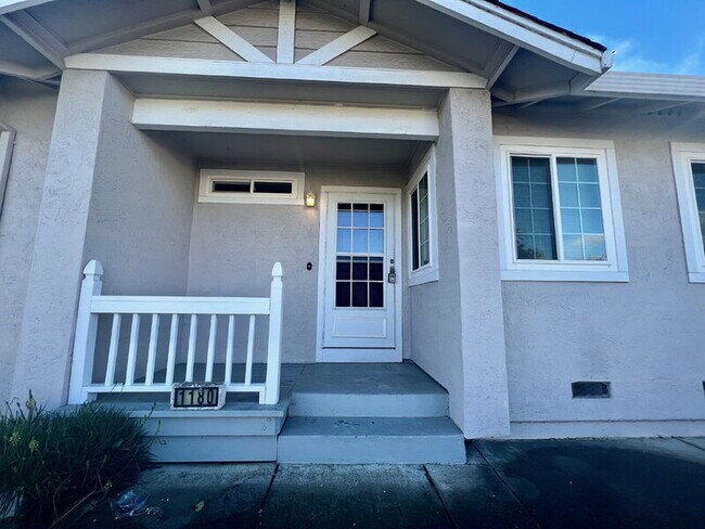 Building Photo - 1180 Camellia Ln