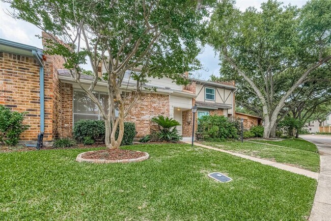 Foto del edificio - 4415 Basswood Ln