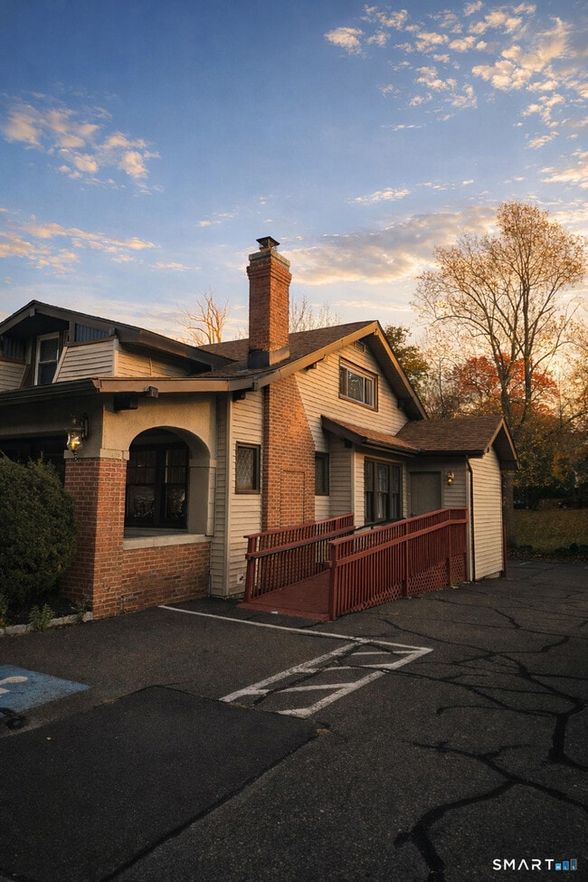 Building Photo - 466 Derby Ave