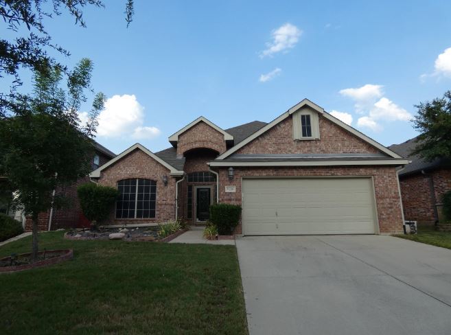 Primary Photo - Spacious 2-story near Heritage Trace
