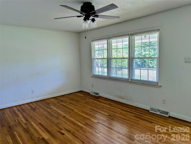 Building Photo - 105 Ridgewood Ln