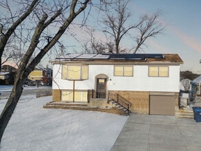 Building Photo - 9052 W 92nd St