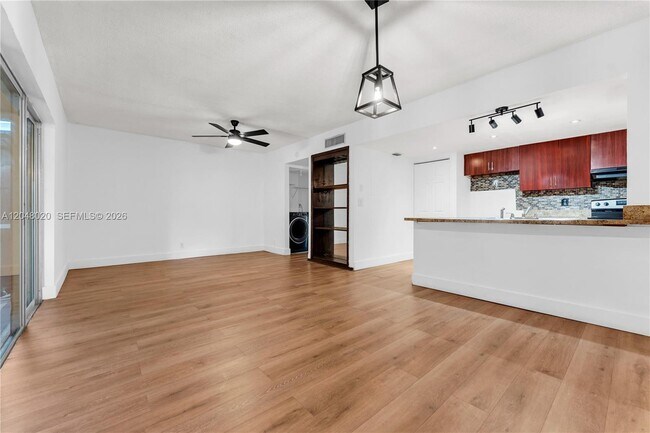 Foto del edificio - 5653 Blueberry Ct