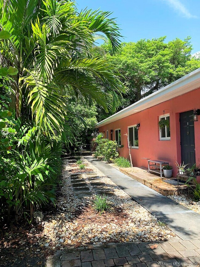 Building Photo - 2340 SW 16th Ave