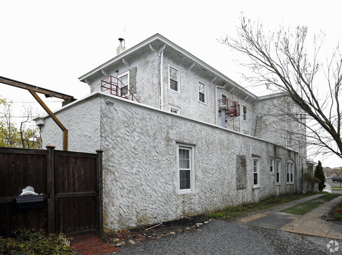Building Photo - 601 1st Ave