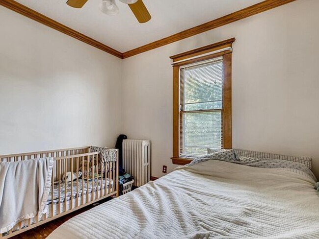 Foto del edificio - 815 Logan Ave N