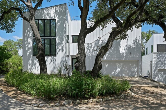 Foto del edificio - 1208 Woodland Ave