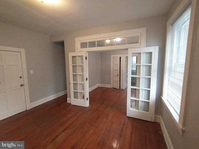 Building Photo - 307 Dolphin St