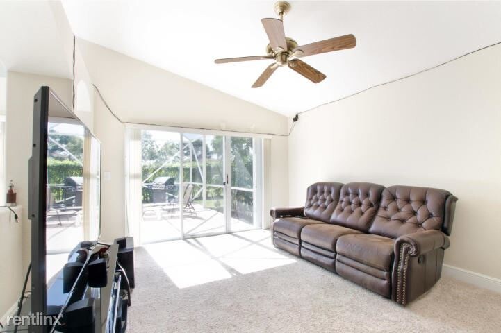 Primary Photo - 5185 Prairie Dunes Village Cir