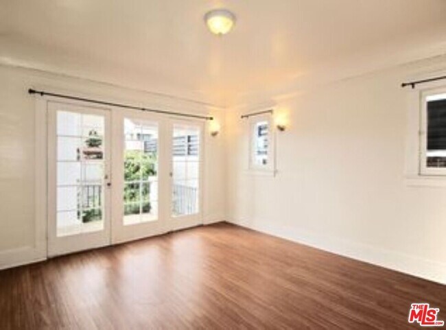 Foto del edificio - 1034 N Kenmore Ave