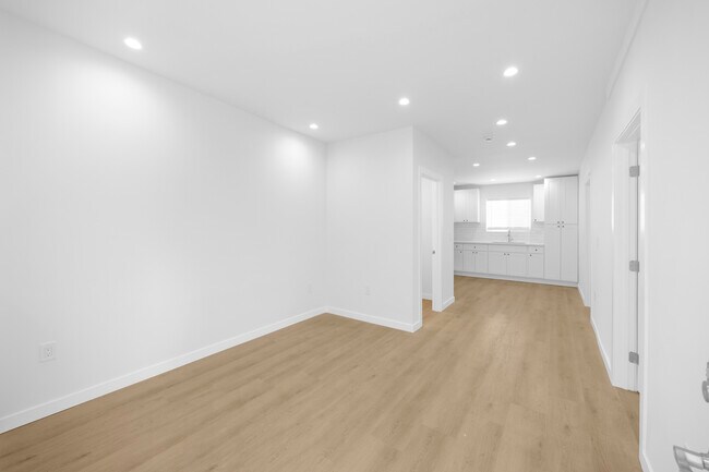 Foto del edificio - 2210 Pine Ave