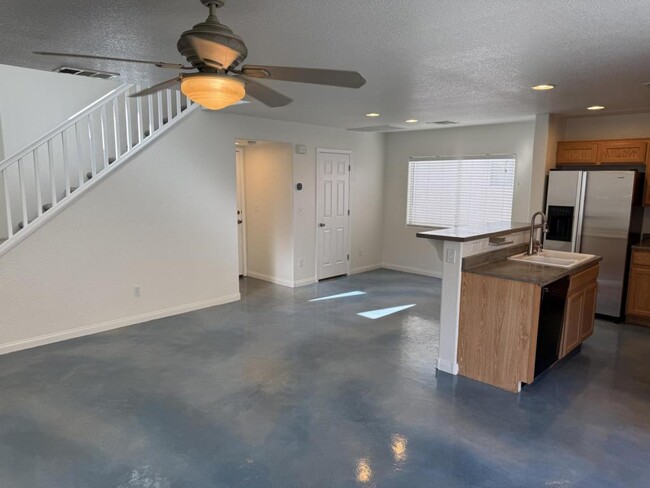 Building Photo - 9528 Havasu Canyon Ave