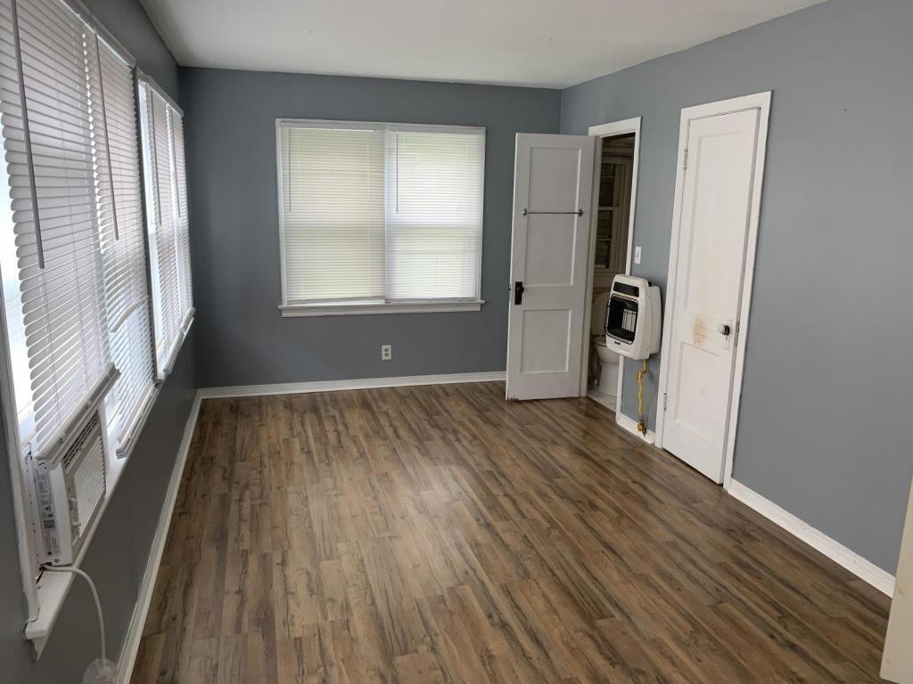 Primary Photo - 516 S. Roberts