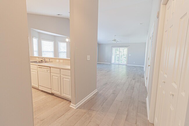 Foto del edificio - 4850 Meadowsweet Dr