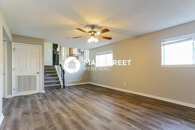 Building Photo - 4 Bedroom Pet-Friendly Home in AURORA, CO with Main Street Renewal