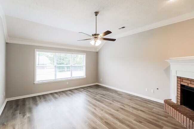 Foto del edificio - 6411 Braybourne Pl