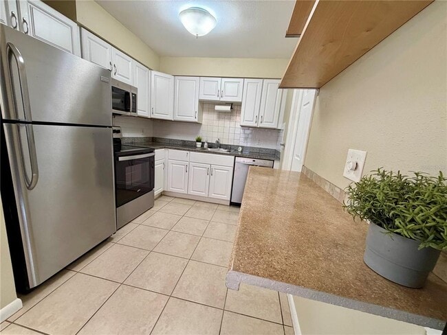 Building Photo - 6813 S Cortez Ave