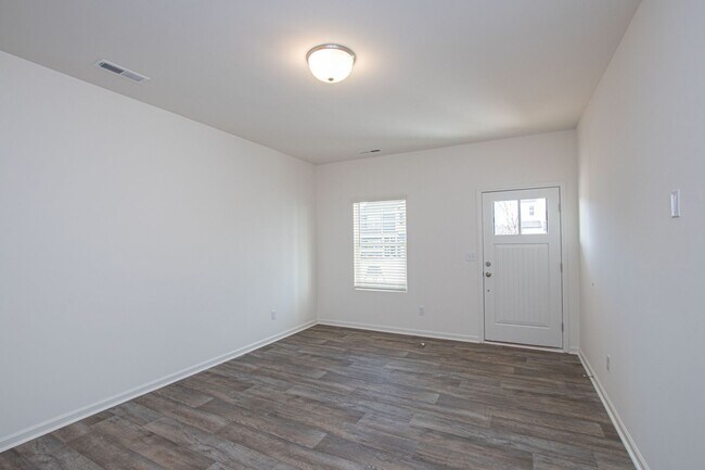 Foto del edificio - BEAUTIFUL 3BD/2.5BTH Townhome - Belmont - ...