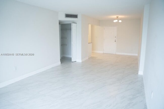 Building Photo - 16465 NE 22nd Ave