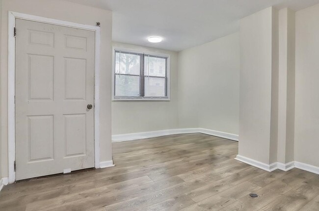 Building Photo - 551 Mercer St