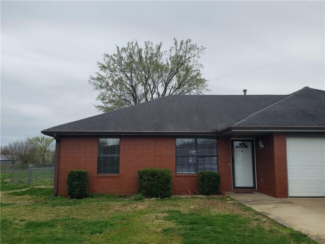 Building Photo - 3697 Green Acres Rd