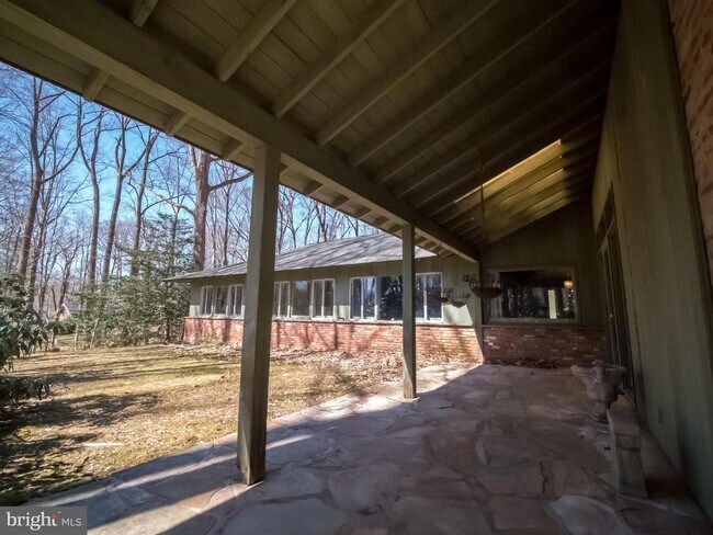 Foto del edificio - 4313 Woodlark Dr