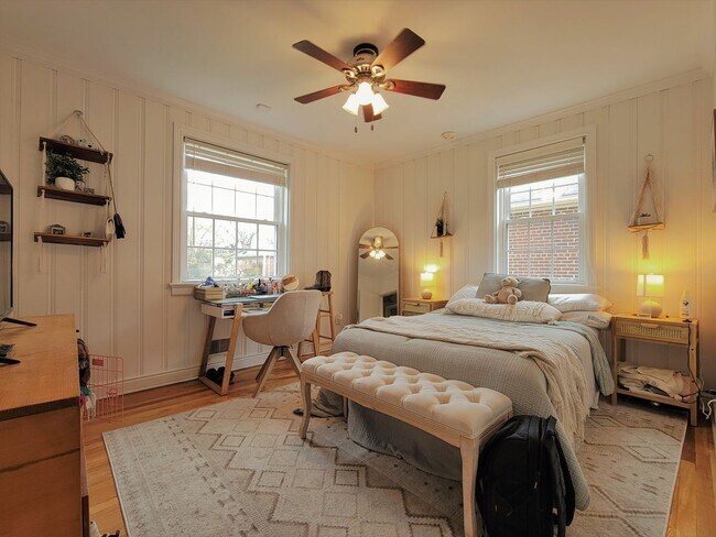 Foto del edificio - Remodeled 4 bedroom 2 full brick bath cape...