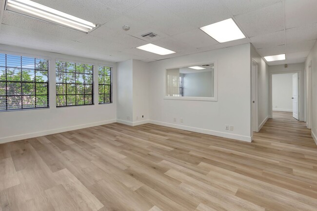 Foto del edificio - 14751 Plaza Dr