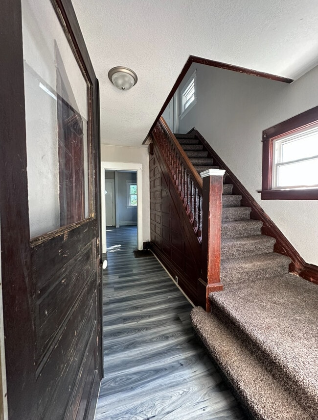 Building Photo - 430 Florence St