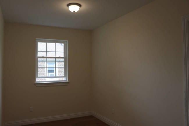 Building Photo - 405 Davis Ave