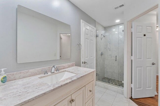 Foto del edificio - 5720 Coach House Cir