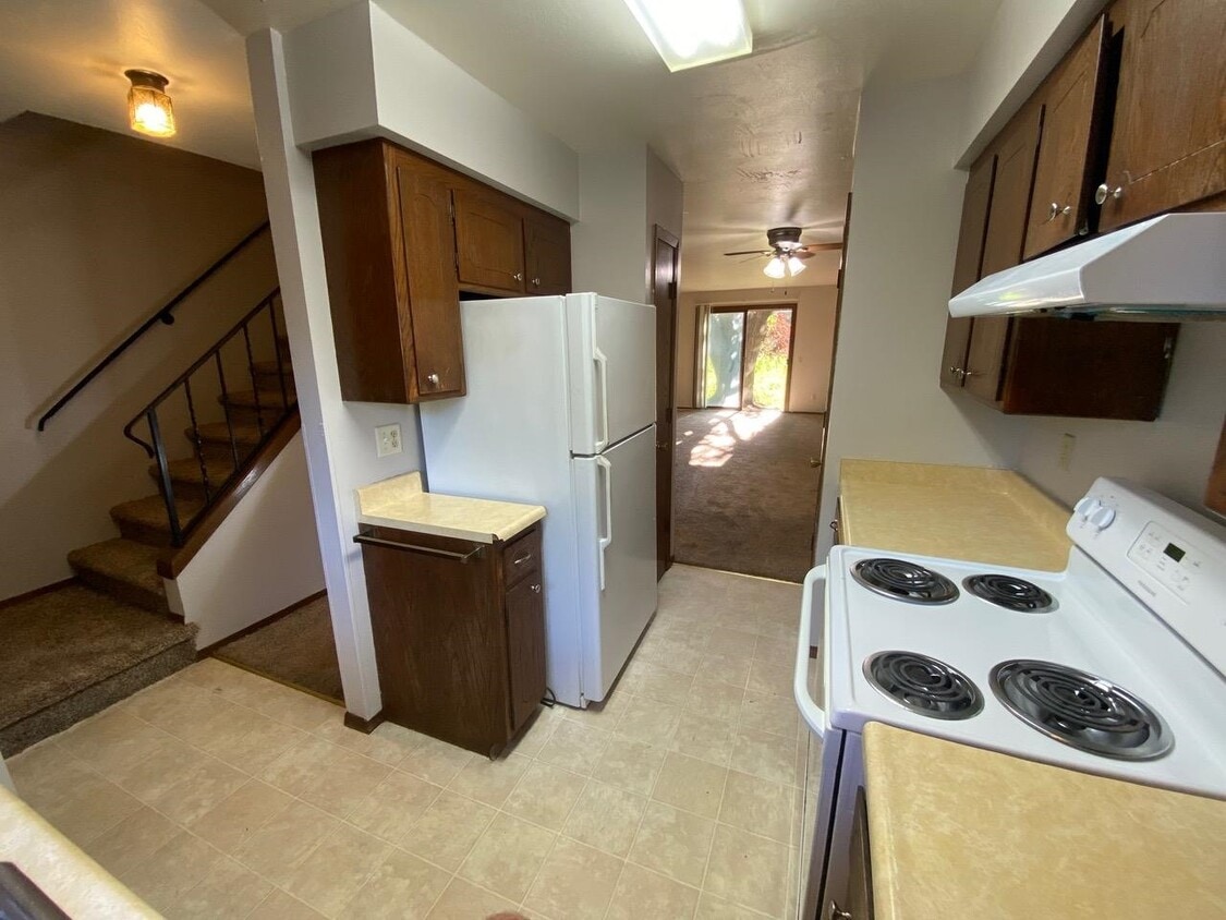 218 Swanton Rd, Madison, WI 53714 Apartment for Rent in Madison, WI