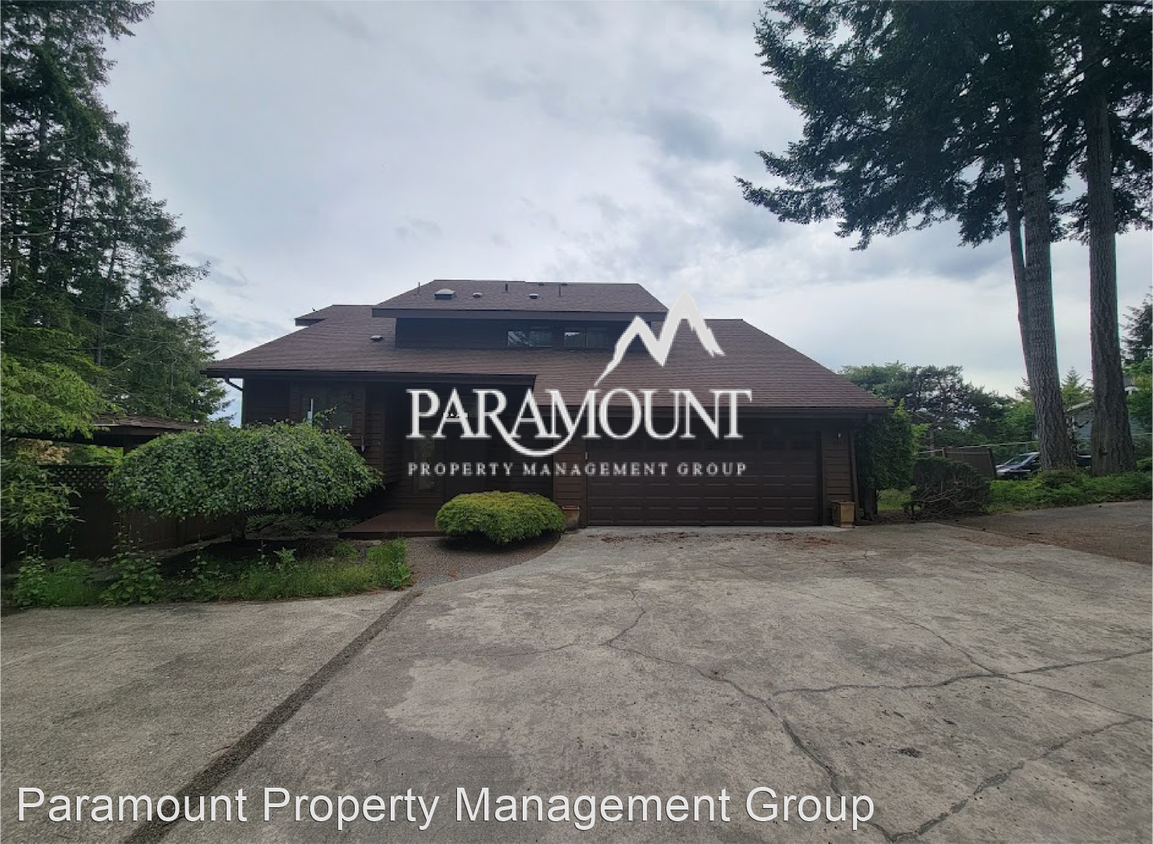 3 br, 3 bath House 111 NE Rainbow Place S House Rental in Belfair