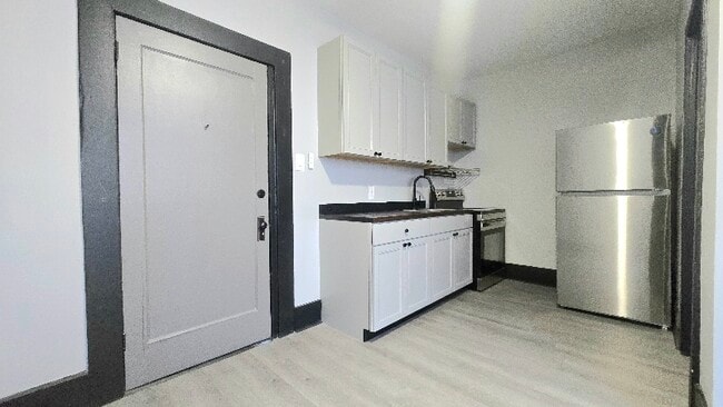 Building Photo - 404 St Philip St