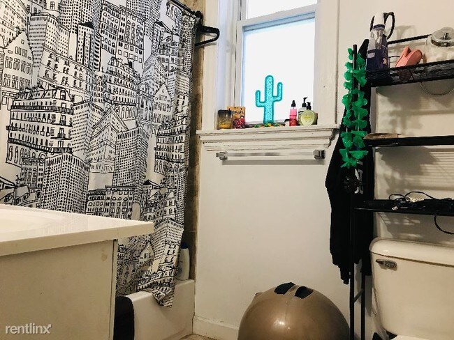 Building Photo - 3152 N Francisco Ave