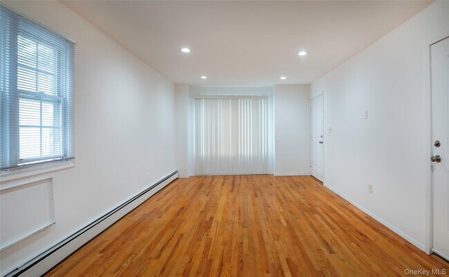 Foto del edificio - 68-07 50th Ave