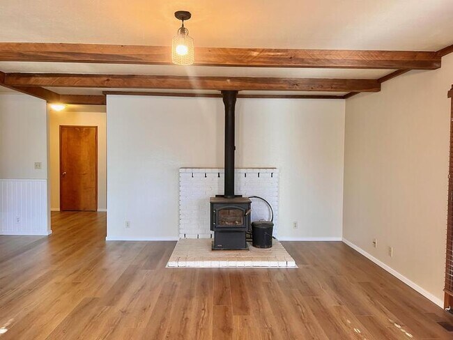 Building Photo - 15925 Thiel Way