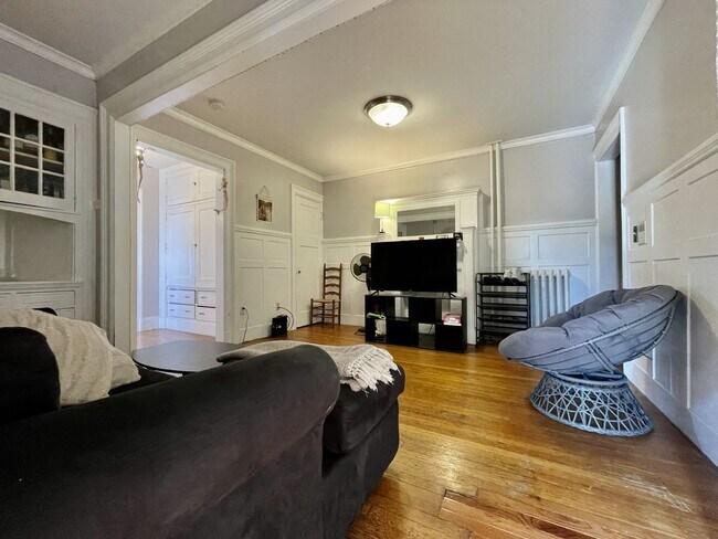 Building Photo - Fenway Apt near BU Campus and T!  Ht & HW Included!  $500 Utilities Rebate w Promo