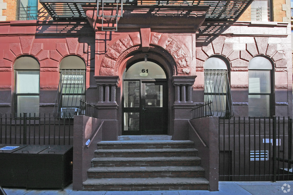 Entrance - 61 E 117th St