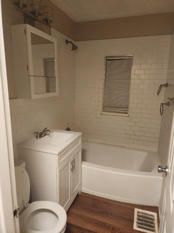 Building Photo - 3415 Riverside Dr