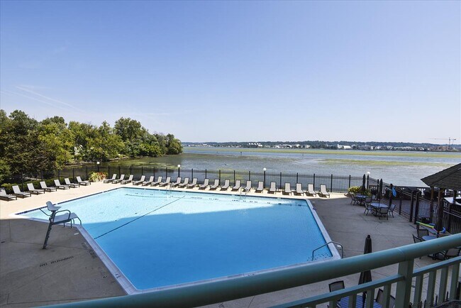 River Front Pool - 501 Slaters Ln