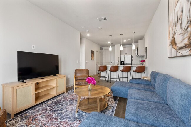 Foto del edificio - 5820 1/2 Cameron Road-FL4-ID1303398P