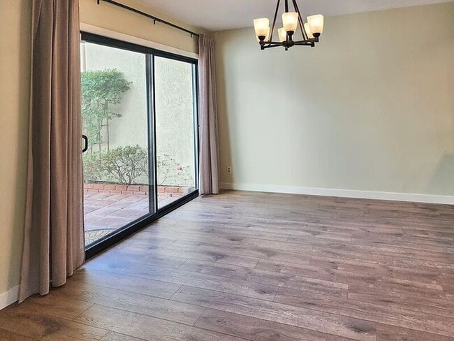 Building Photo - 8396 Sunbeam Cir
