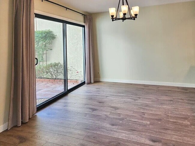 Foto del edificio - 8396 Sunbeam Cir
