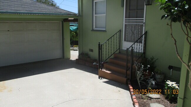 Building Photo - 3212 Laurel Ave
